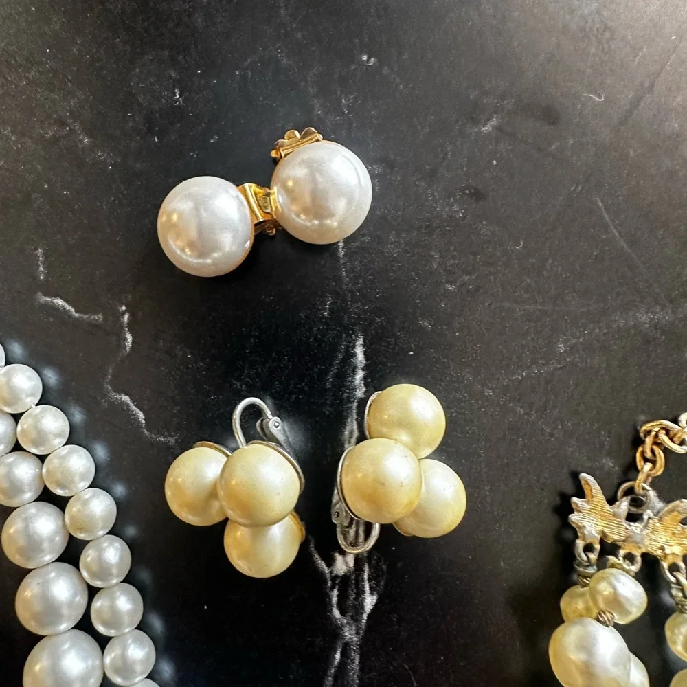 Lot of Vintage Jewelry (10pcs). Necklaces, Chokers, and Earrings. Pre-owned. - Picture 8 of 15